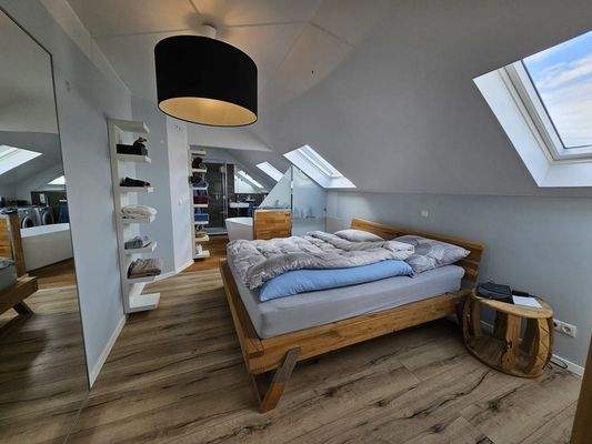 Wohnung DG Schlafzimmer 