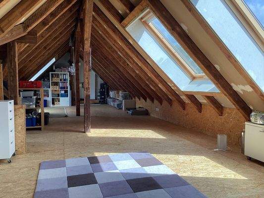 Großer Raum Spitzboden