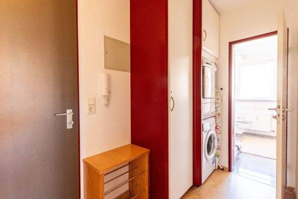 Waschmaschine und Trockner in der Wohnung 