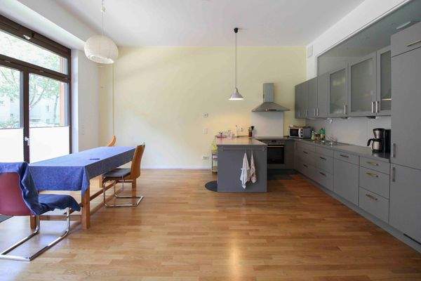 Wohnzimmer u. Küche