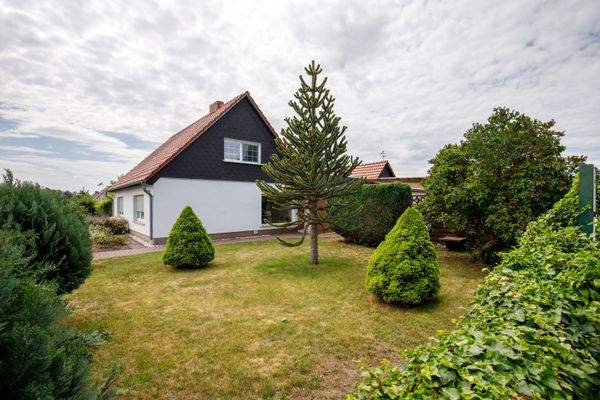 03 - Seitenansicht nebst Garten.jpg