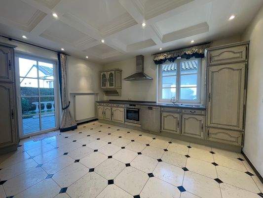 Moderne große Küche mit vielen Extras!