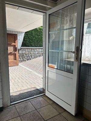 Eingangstür zum Kellerbereich