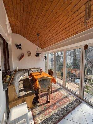 Wintergarten, möbliert und gefliest, unbeheizt