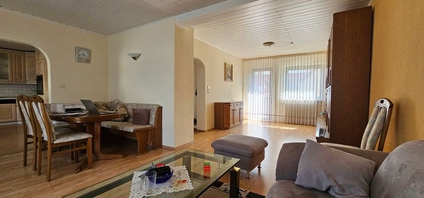 Wohnzimmer 1. OG (2).jpg
