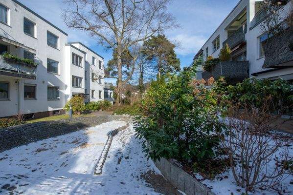 Blick über das gepflegte Wohnensemble