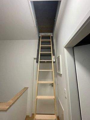 Treppe zum Spitzboden.jpeg