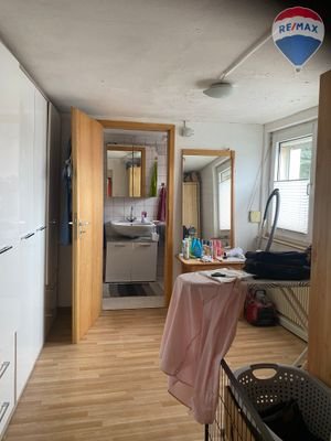 12. Vorzimmer  vorm Bad