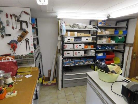 Lagerregale in der Werkstatt  