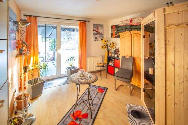 EG Arbeitszimmer mit Sauna und Ausgang zum Garten