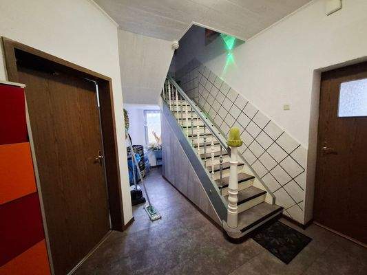 EG Treppenhaus Flur.jpg