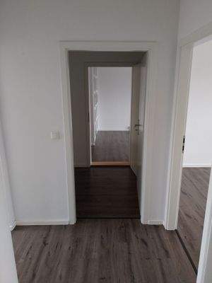 Blick vom Wohn- ins Schlafzimmer