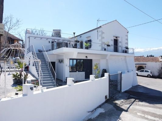 Wunderschön Renovierte Villa mit Meer- und Bergblick zum Verkauf in Xirosterni