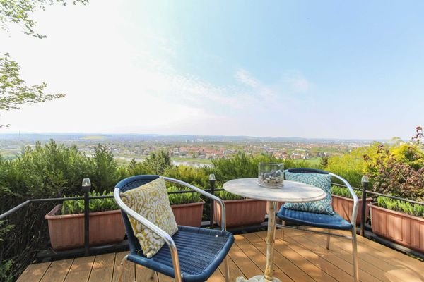 Terrasse am Pool mit Aussicht