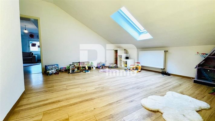 WE1 OG / DG Kinderzimmer / Schlafzimmer 1