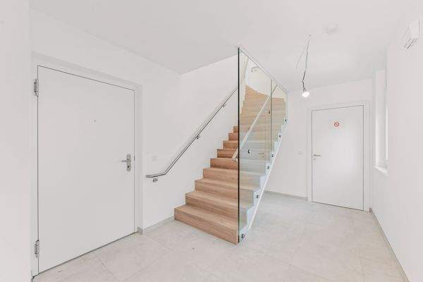 Treppenaufgang im 1.OG