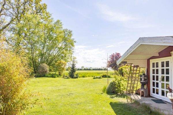 Wunderschöne, unverbaute Weitsicht über die Wiesen