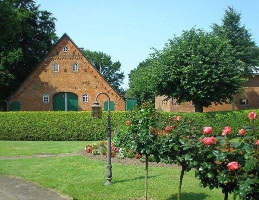 Bauernhöfe prägen das Ortsbild.JPG