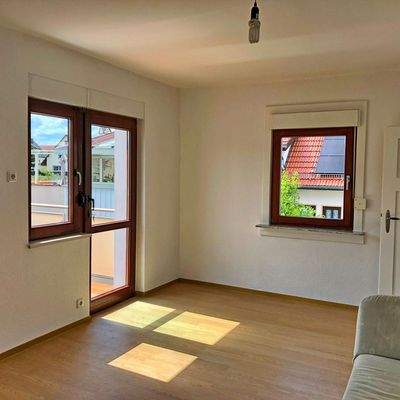 Wohnzimmer mit Ausgang Balkon