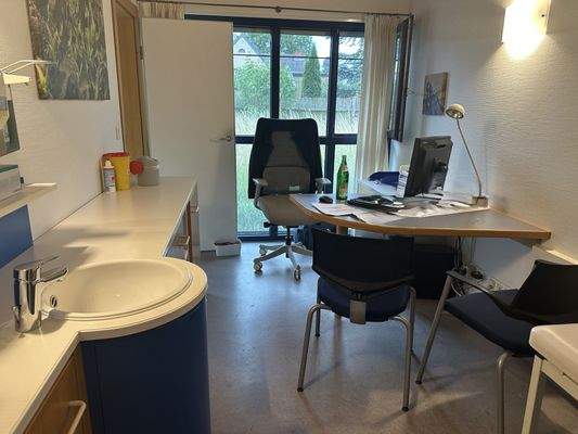 exemplarisch Büro oder Behandlungszimmer