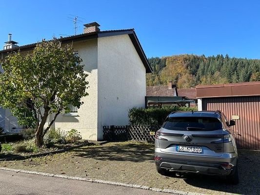 Stellplatz und Garage