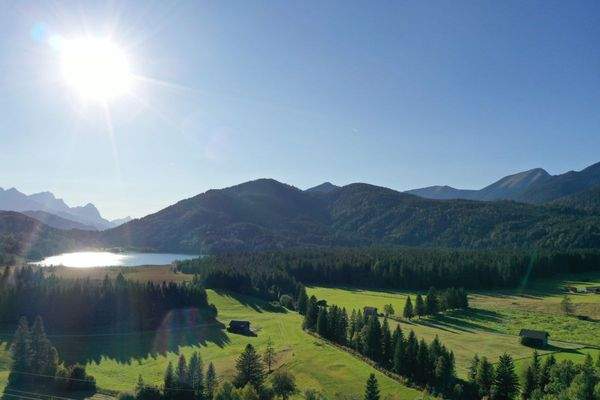 Wunderschöne Badeseen um die Ecke.