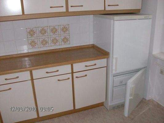 Küche mit Kühlkombi