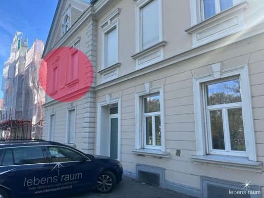 Außenfassade mit Kennzeichnung der Wohnung