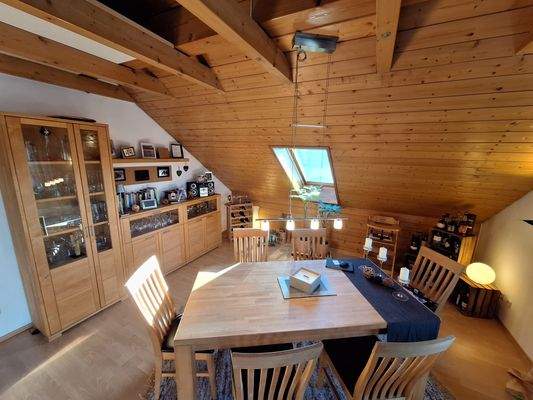 Esstisch und Stühle inklusive :)