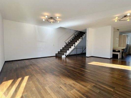 Offener, großzügiger Wohn-/Ess-/Küchenbereich