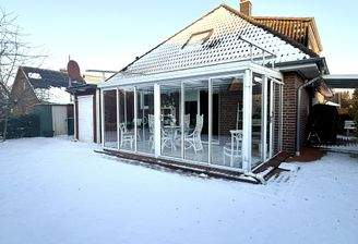 Winterlicher Ausblick auf das Gewächshaus