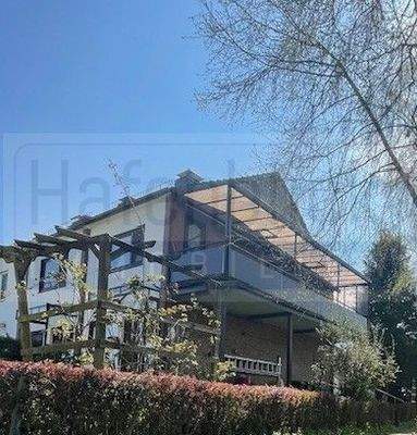 Hausseite mit Balkon