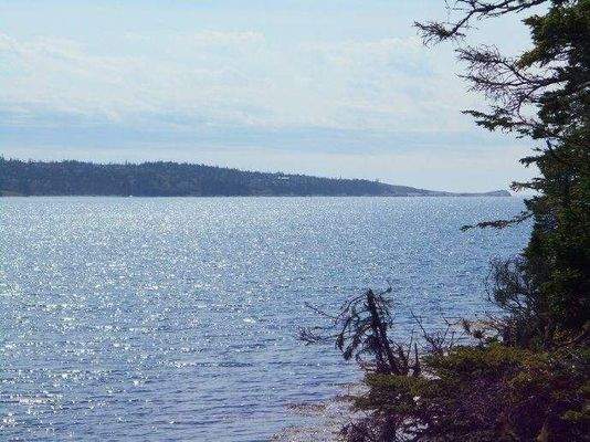 Blick über die Meeresbucht zum offenen Meer