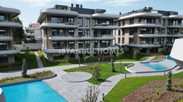 Elegant Apartments in a Richly-Featued Complex in Bakirkoy