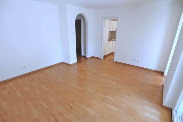 Wohnzimmer Zugang Flur und Wohnküche