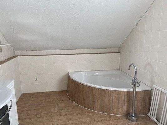 Bad im Dachgeschoss