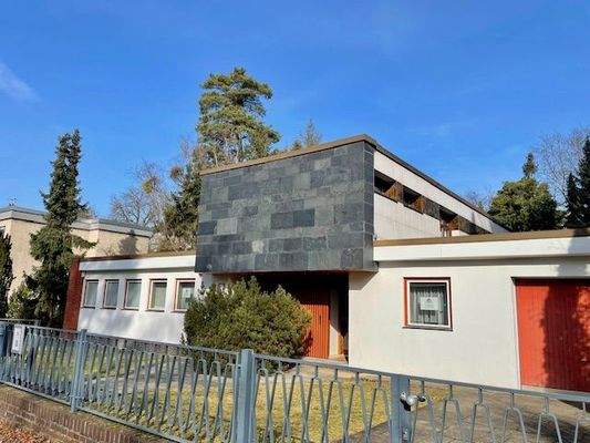 Villa Ansicht vorne re.jpeg