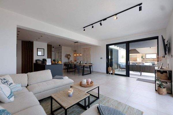 Wohn-Ess- und Küchenbereich