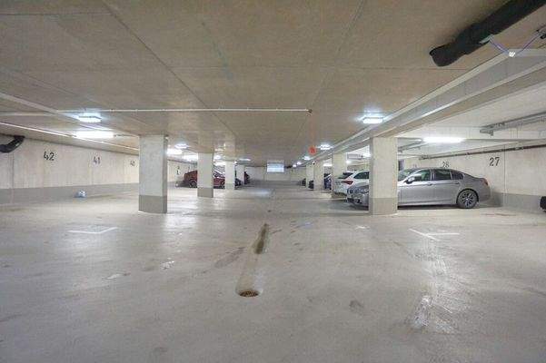 großzügige Tiefgarage