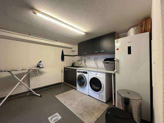 Praktischer Haushaltsraum im Kellergeschoss