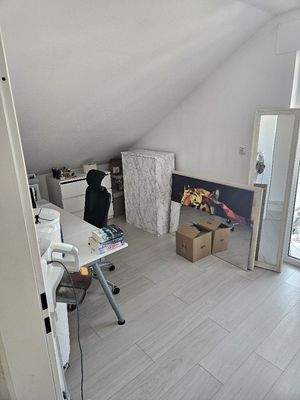 1/2 Zimmer mit Zugang zur Dachterrasse