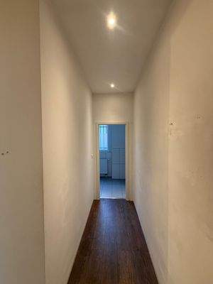 Langer, heller Korridor