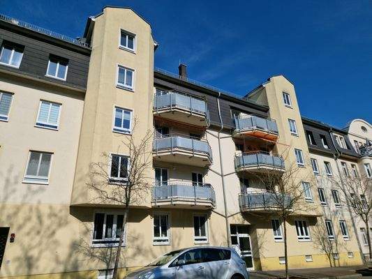 2 Straßenansicht mit ETW.jpg