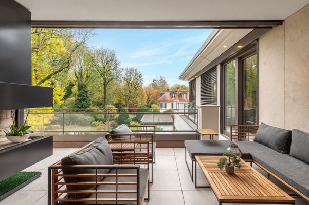 Terrasse mit Südausrichtung und Außen-Kamin