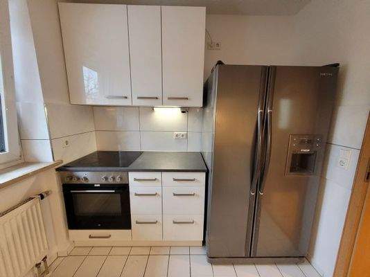 Küchenzeile mit Herd, Kühlschrank