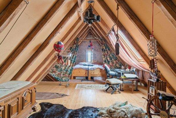 Sehr großer, ausgebauter Dachboden