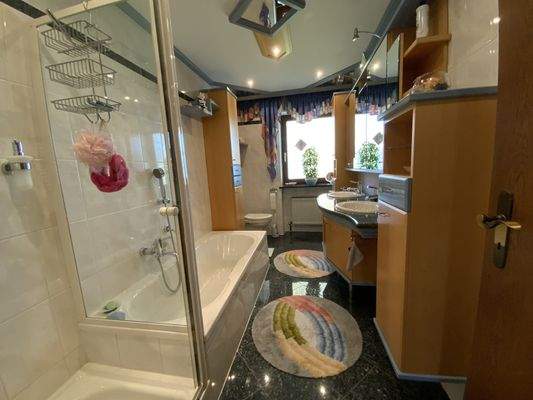 Badezimmer im Erdgeschoss