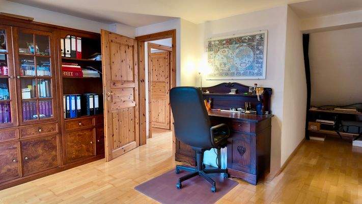 Büro im OG