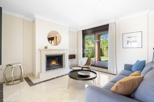Golf Villas with Sea Views in Tranquil Area in Estepona