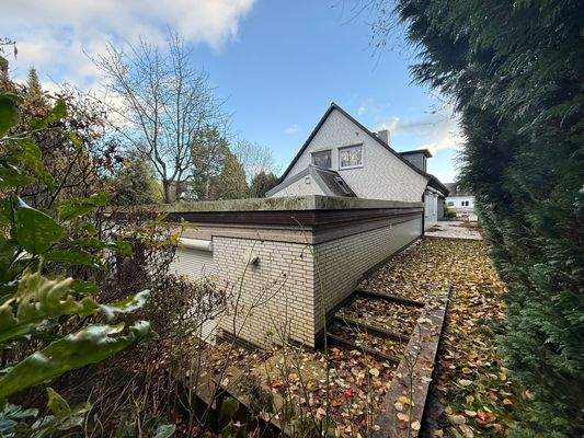 Altbestand mit Schwimmbad